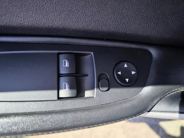 BMW Řada 1 116i 85kW SERVISKA - foto 20