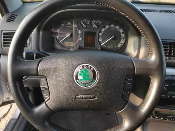 Škoda Octavia 2,0i 116PS Collection XENON - foto 21