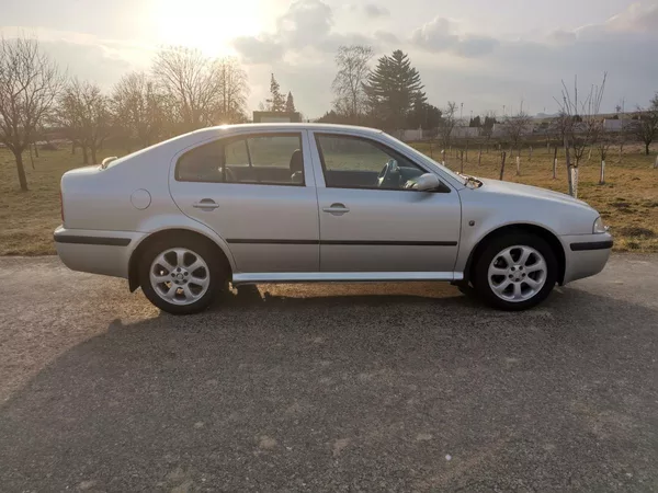 Škoda Octavia 2,0i 116PS Collection XENON - foto 4