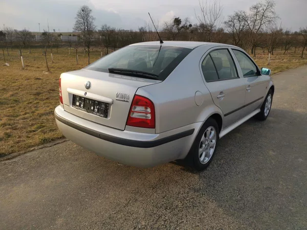 Škoda Octavia 2,0i 116PS Collection XENON - foto 5