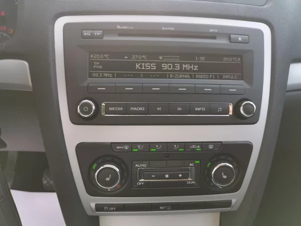 Škoda Octavia 2,0TDI 103 kW CR ELEGANCE - foto 35