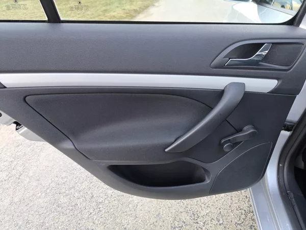 Škoda Octavia 1,6MPI 75kW SERVISKA 1 MAJITEL - foto 25