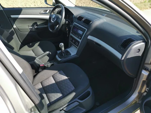 Škoda Octavia 1,6MPI 75kW 1MAJITEL - foto 17