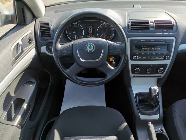 Škoda Octavia 1,6MPI 75kW 1MAJITEL - foto 25