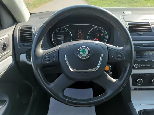Škoda Octavia 1,6MPI 75kW 1MAJITEL - foto 27