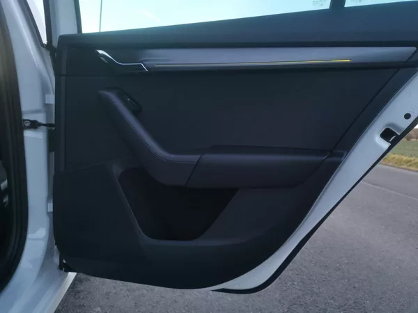 Škoda Octavia 2,0TDI DSG 110kW ACC STYLEPLUS - foto 36