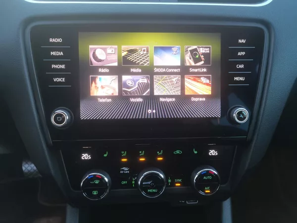 Škoda Octavia 2,0TDI DSG 110kW ACC STYLEPLUS - foto 63