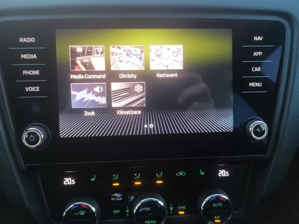 Škoda Octavia 2,0TDI DSG 110kW ACC STYLEPLUS - foto 64
