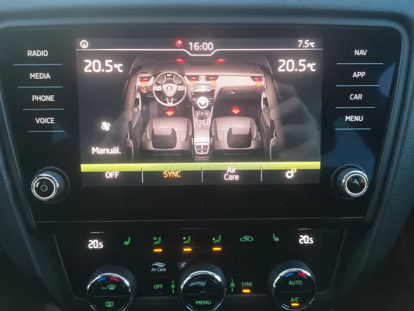 Škoda Octavia 2,0TDI DSG 110kW ACC STYLEPLUS - foto 65
