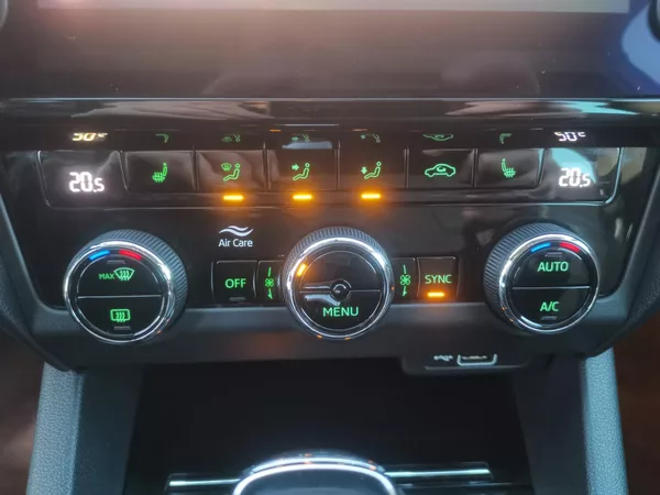 Škoda Octavia 2,0TDI DSG 110kW ACC STYLEPLUS - foto 67