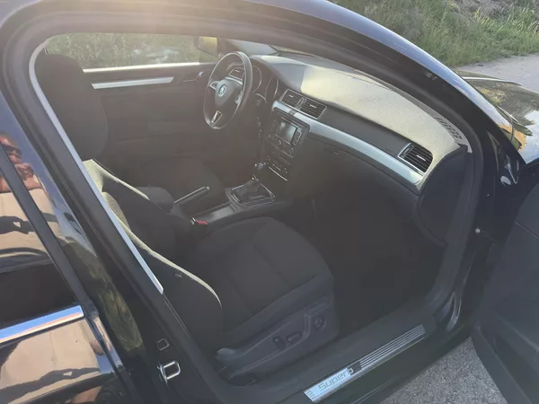 Škoda Superb 2,0TDI 125kW DSG ELEGANCE - foto 26