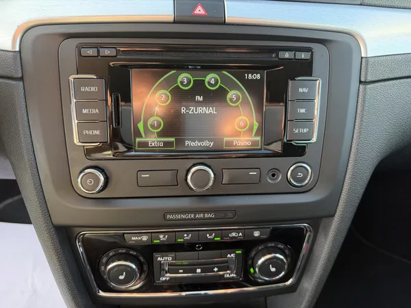 Škoda Superb 2,0TDI 125kW DSG ELEGANCE - foto 53