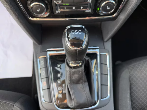 Škoda Superb 2,0TDI 125kW DSG ELEGANCE - foto 54