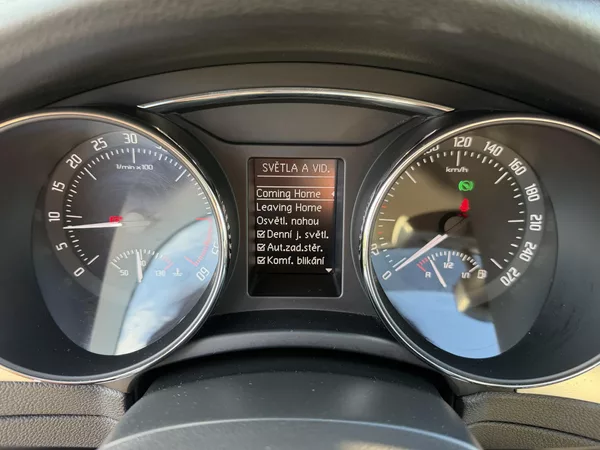Škoda Superb 2,0TDI 125kW DSG ELEGANCE - foto 61