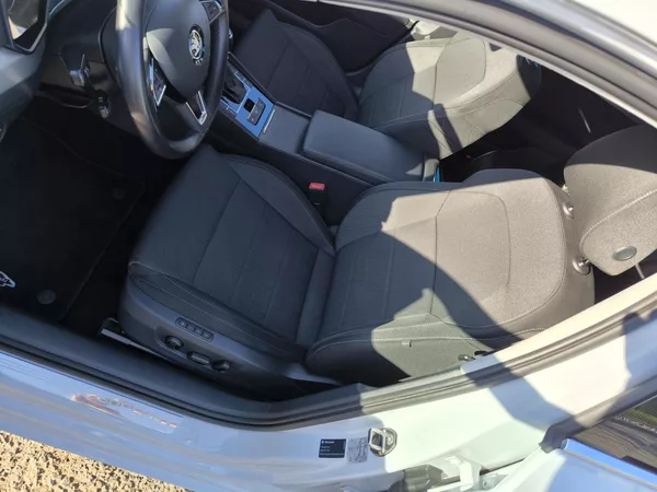 Škoda Superb 2,0TDI 110kW DSG ACC STYLEPLUS - foto 17