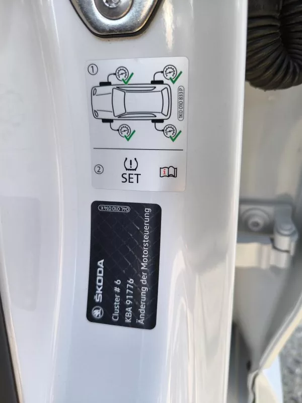 Škoda Superb 2,0TDI 110kW DSG ACC STYLEPLUS - foto 19