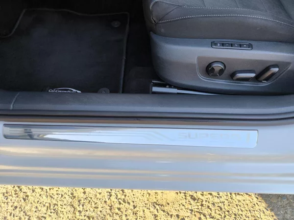Škoda Superb 2,0TDI 110kW DSG ACC STYLEPLUS - foto 20