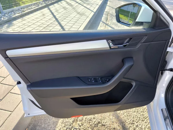 Škoda Superb 2,0TDI 110kW DSG ACC STYLEPLUS - foto 23