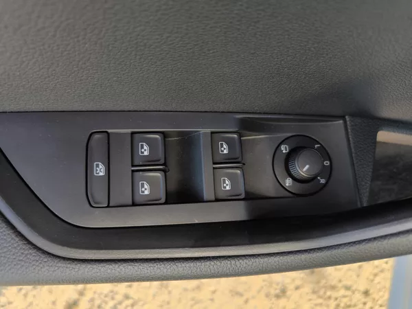 Škoda Superb 2,0TDI 110kW DSG ACC STYLEPLUS - foto 24