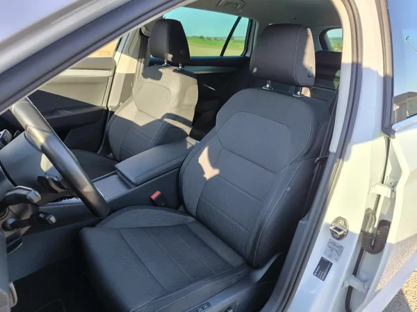 Škoda Superb 2,0TDI 110kW DSG ACC STYLEPLUS - foto 26