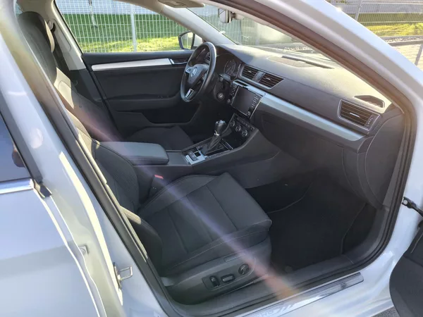 Škoda Superb 2,0TDI 110kW DSG ACC STYLEPLUS - foto 28