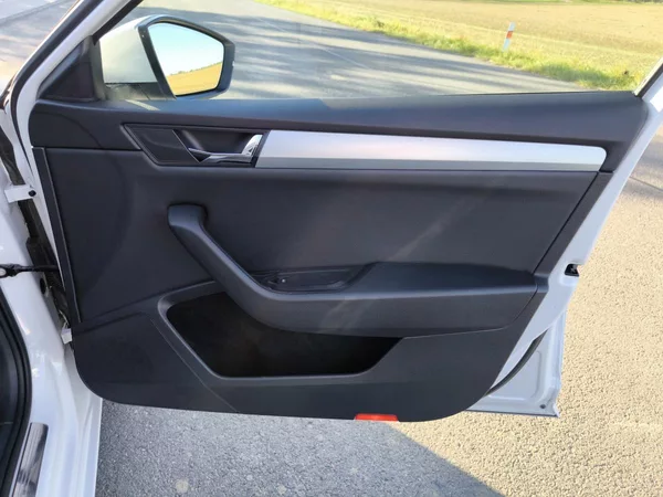 Škoda Superb 2,0TDI 110kW DSG ACC STYLEPLUS - foto 29