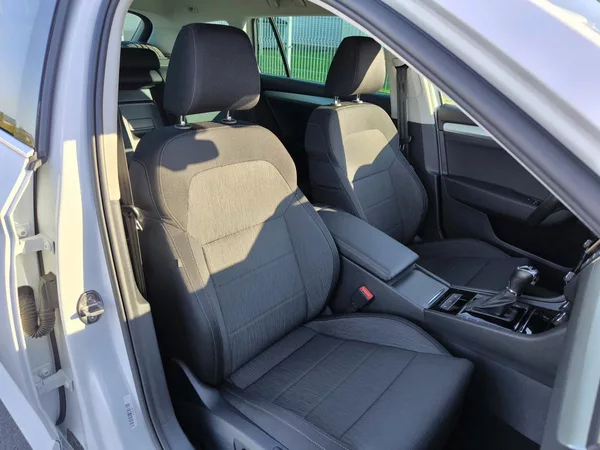 Škoda Superb 2,0TDI 110kW DSG ACC STYLEPLUS - foto 30