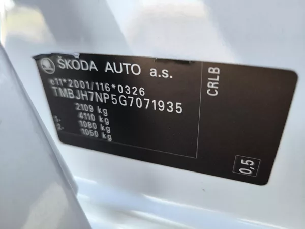 Škoda Superb 2,0TDI 110kW DSG ACC STYLEPLUS - foto 32