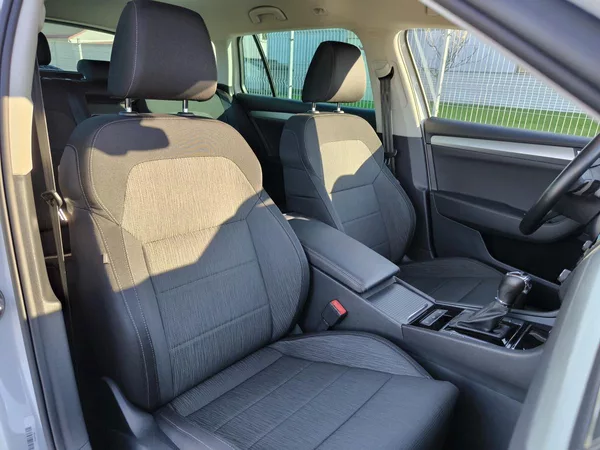 Škoda Superb 2,0TDI 110kW DSG ACC STYLEPLUS - foto 36
