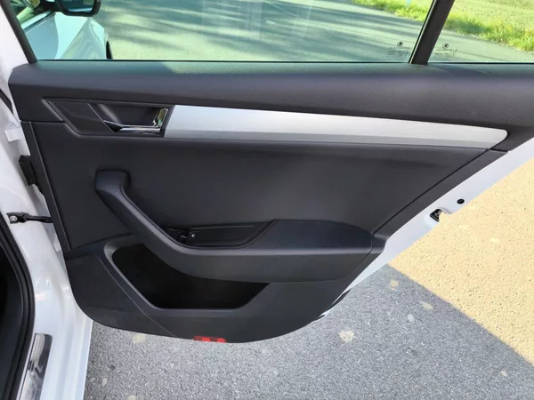 Škoda Superb 2,0TDI 110kW DSG ACC STYLEPLUS - foto 38