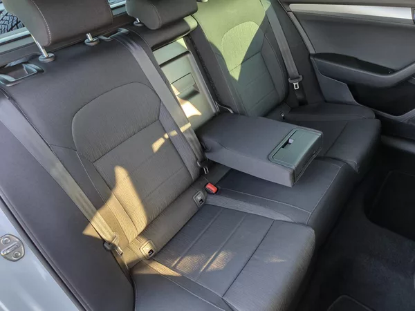 Škoda Superb 2,0TDI 110kW DSG ACC STYLEPLUS - foto 39