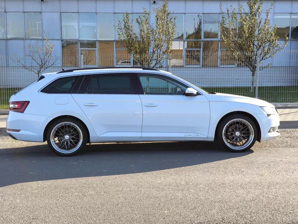 Škoda Superb 2,0TDI 110kW DSG ACC STYLEPLUS - foto 4