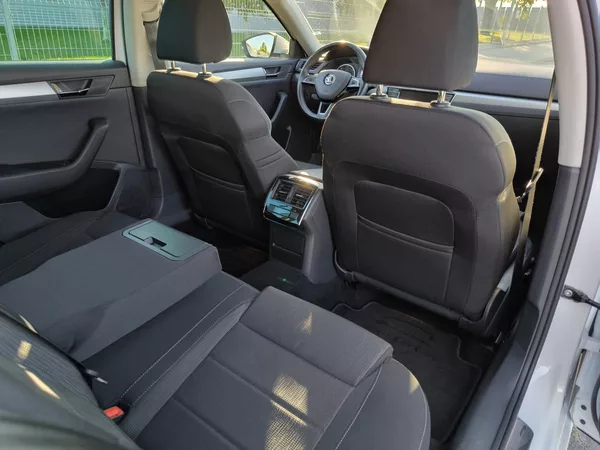 Škoda Superb 2,0TDI 110kW DSG ACC STYLEPLUS - foto 41
