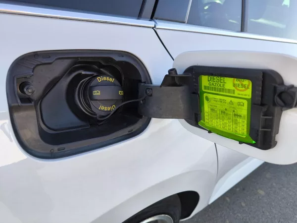 Škoda Superb 2,0TDI 110kW DSG ACC STYLEPLUS - foto 42