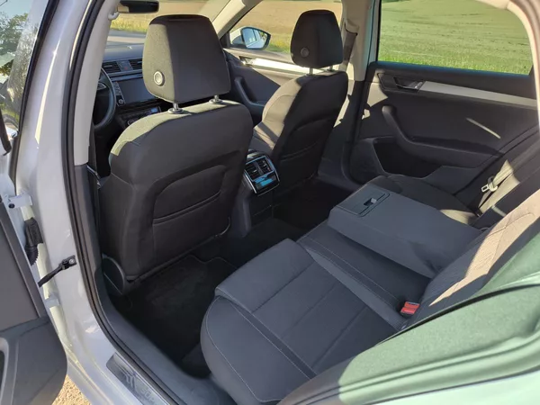 Škoda Superb 2,0TDI 110kW DSG ACC STYLEPLUS - foto 43