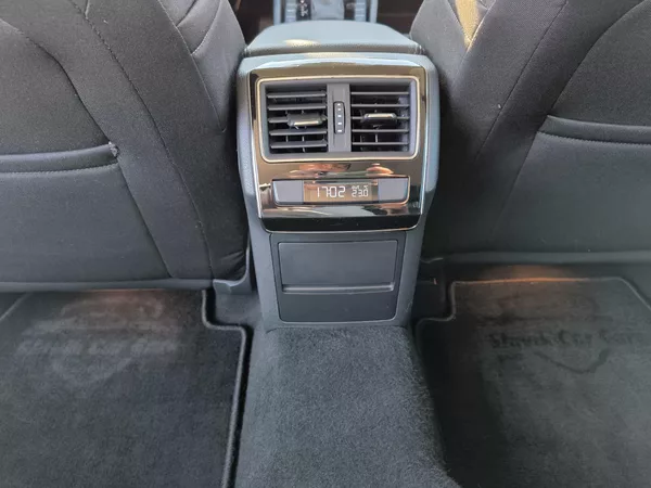 Škoda Superb 2,0TDI 110kW DSG ACC STYLEPLUS - foto 46