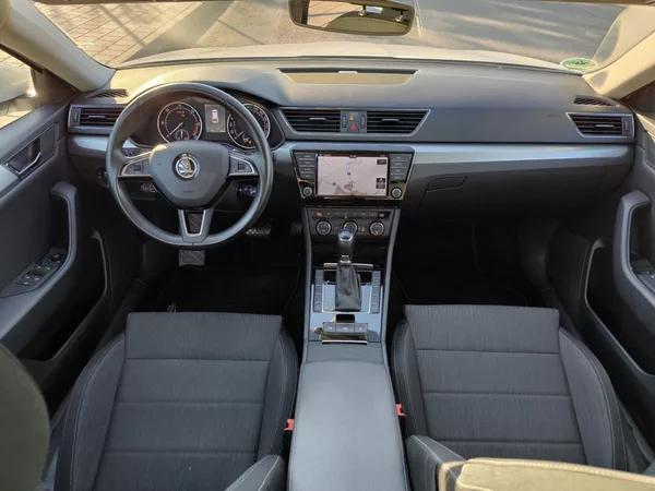 Škoda Superb 2,0TDI 110kW DSG ACC STYLEPLUS - foto 47