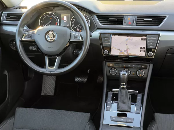 Škoda Superb 2,0TDI 110kW DSG ACC STYLEPLUS - foto 48