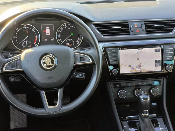Škoda Superb 2,0TDI 110kW DSG ACC STYLEPLUS - foto 49