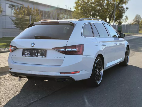 Škoda Superb 2,0TDI 110kW DSG ACC STYLEPLUS - foto 5