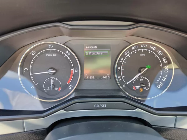 Škoda Superb 2,0TDI 110kW DSG ACC STYLEPLUS - foto 57