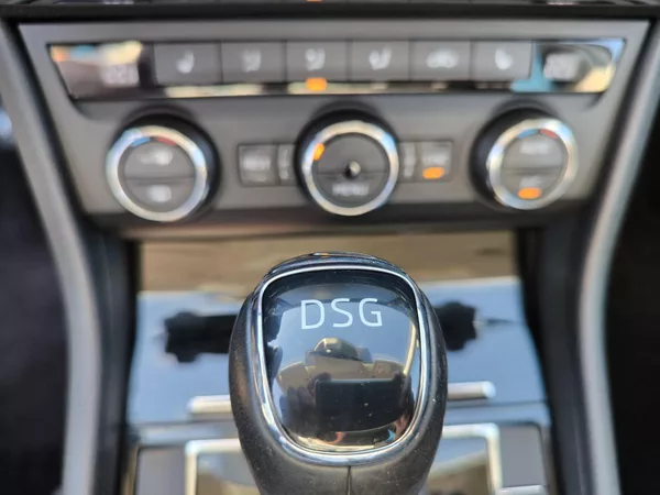 Škoda Superb 2,0TDI 110kW DSG ACC STYLEPLUS - foto 64