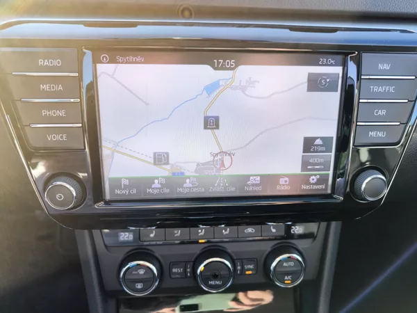 Škoda Superb 2,0TDI 110kW DSG ACC STYLEPLUS - foto 66
