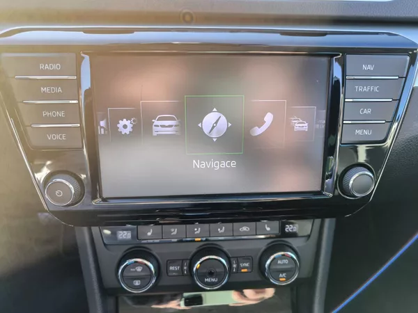 Škoda Superb 2,0TDI 110kW DSG ACC STYLEPLUS - foto 67