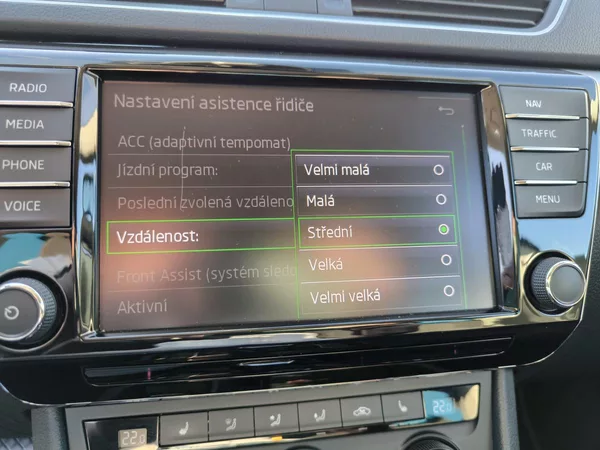 Škoda Superb 2,0TDI 110kW DSG ACC STYLEPLUS - foto 69