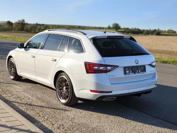 Škoda Superb 2,0TDI 110kW DSG ACC STYLEPLUS - foto 7
