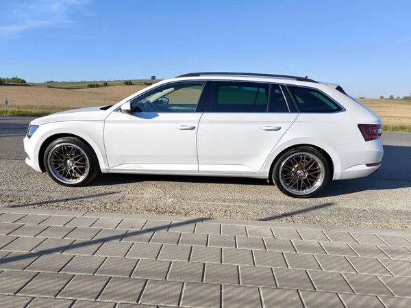 Škoda Superb 2,0TDI 110kW DSG ACC STYLEPLUS - foto 8