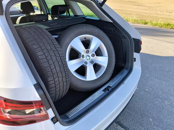 Škoda Superb 2,0TDI 110kW DSG ACC STYLEPLUS - foto 89