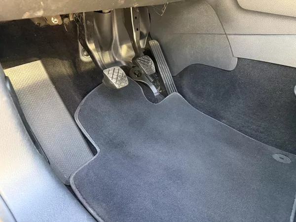 Volkswagen Caddy 2,0TDI LED 1MAJITEL r.1949 - foto 44