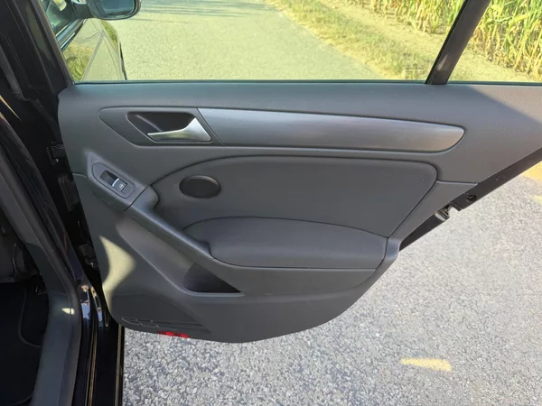 Volkswagen Golf VI 1,4i16V STYLE 1 MAJITEL - foto 31